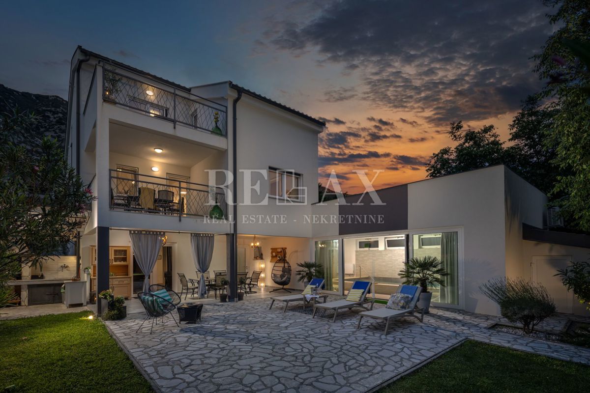 Tribalj - moderna vila z bazenom