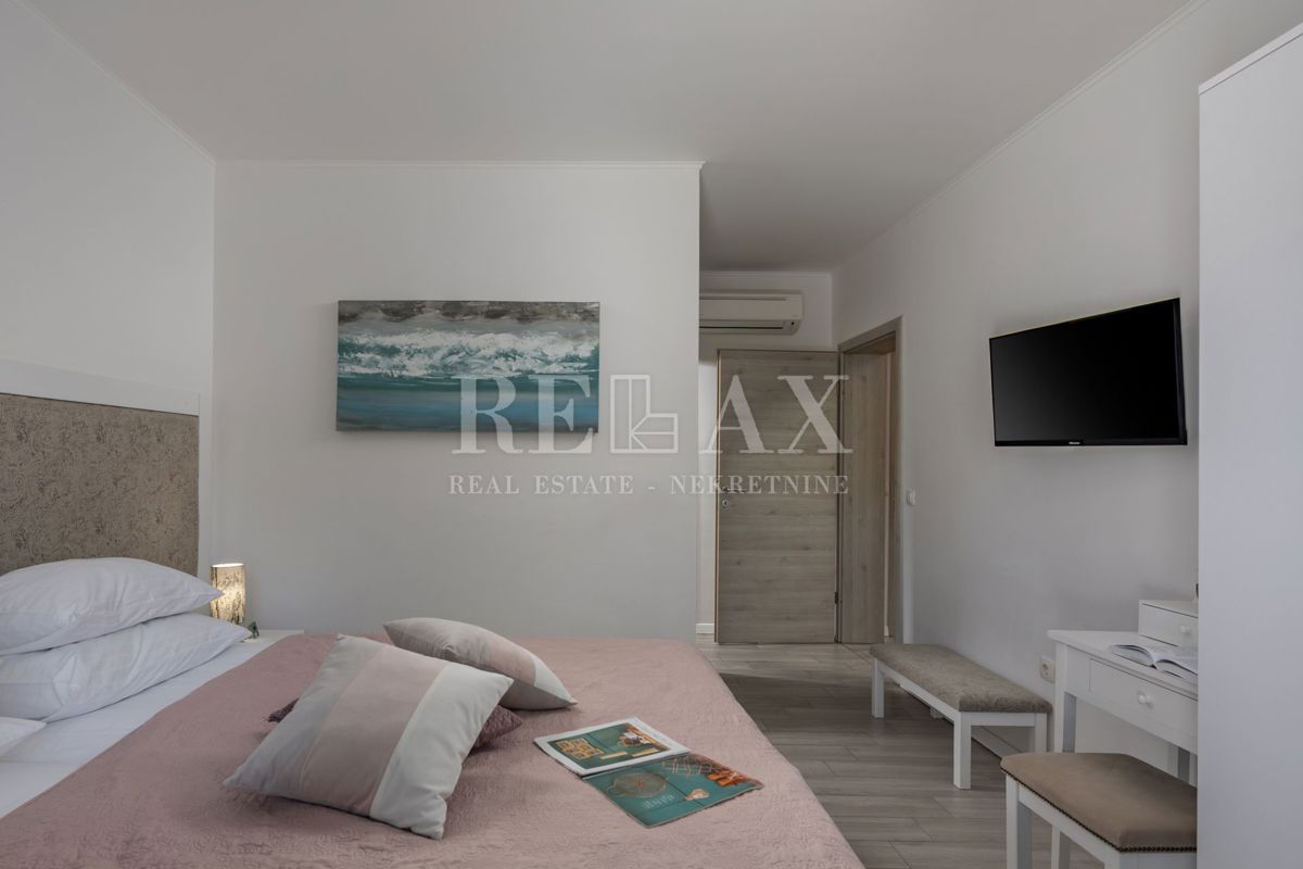 Tribalj - moderna vila z bazenom