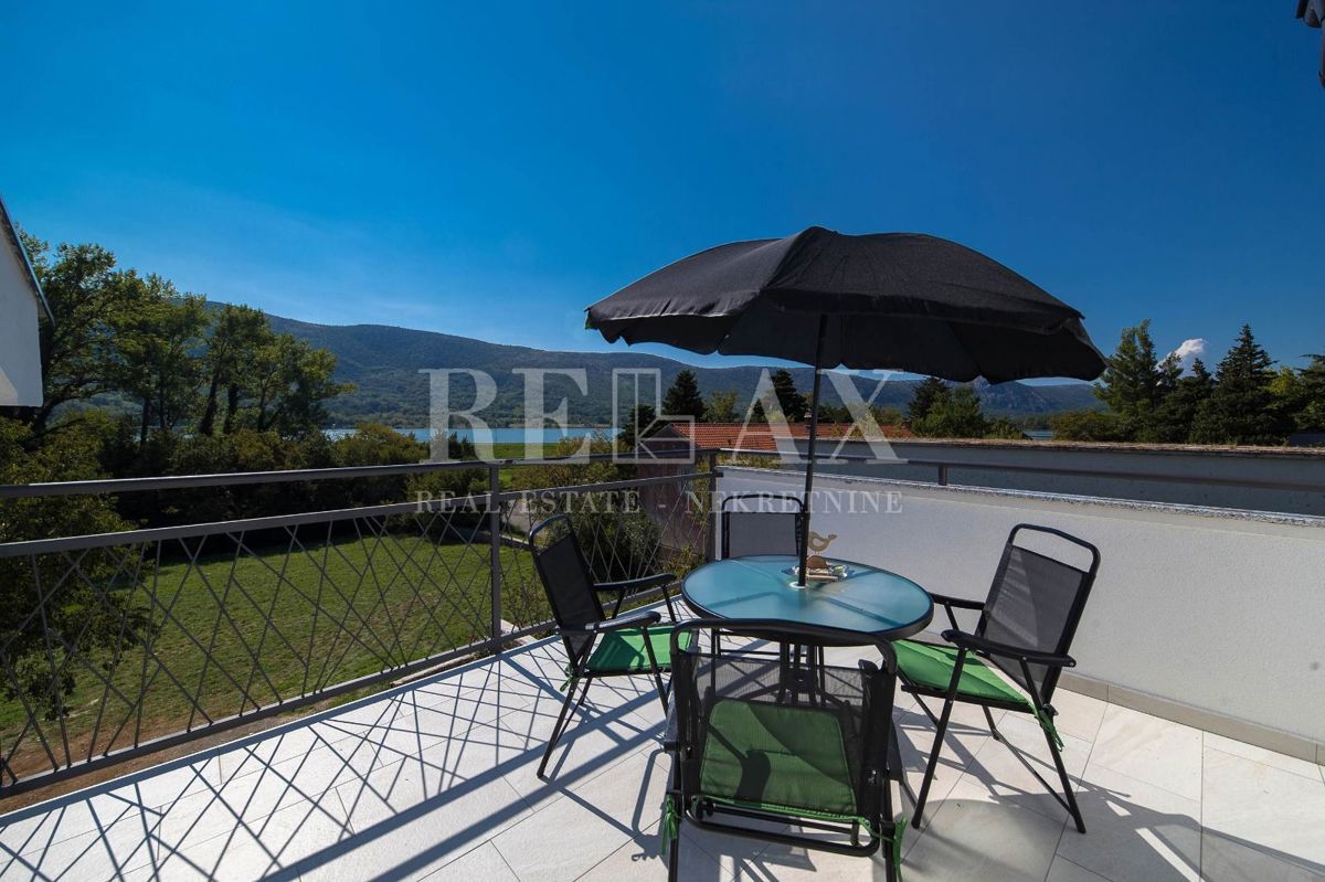 Tribalj - moderna vila z bazenom