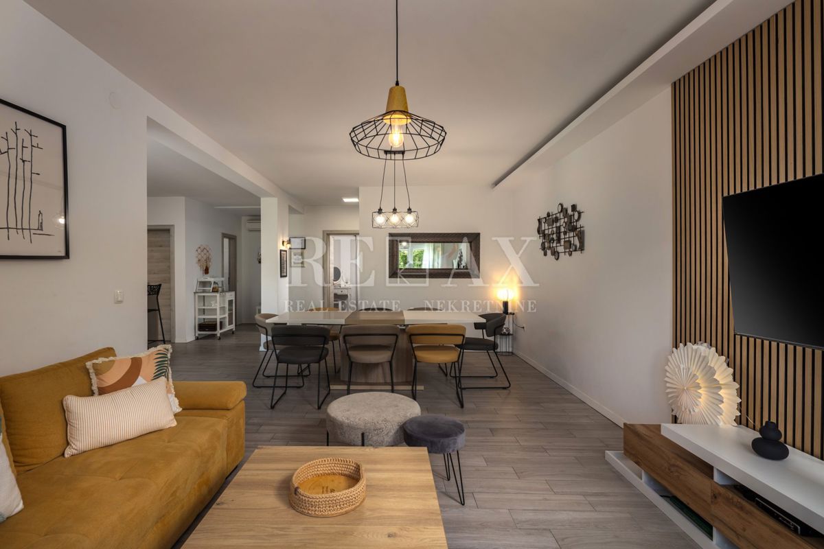 Tribalj - moderna vila z bazenom