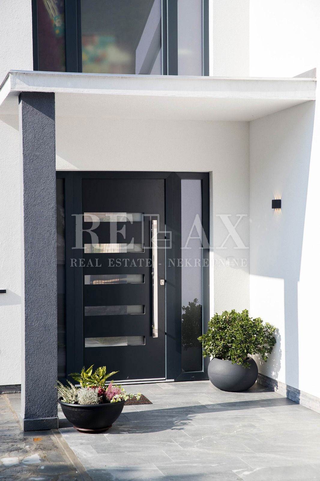 Tribalj - moderna vila z bazenom