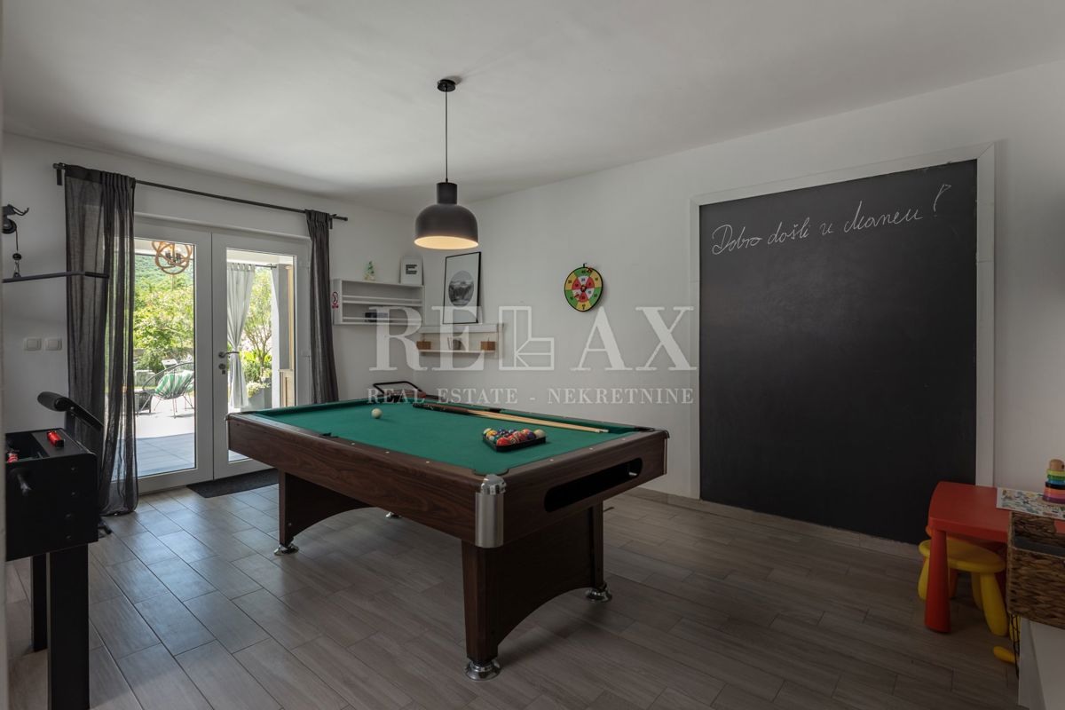 Tribalj - moderna vila z bazenom