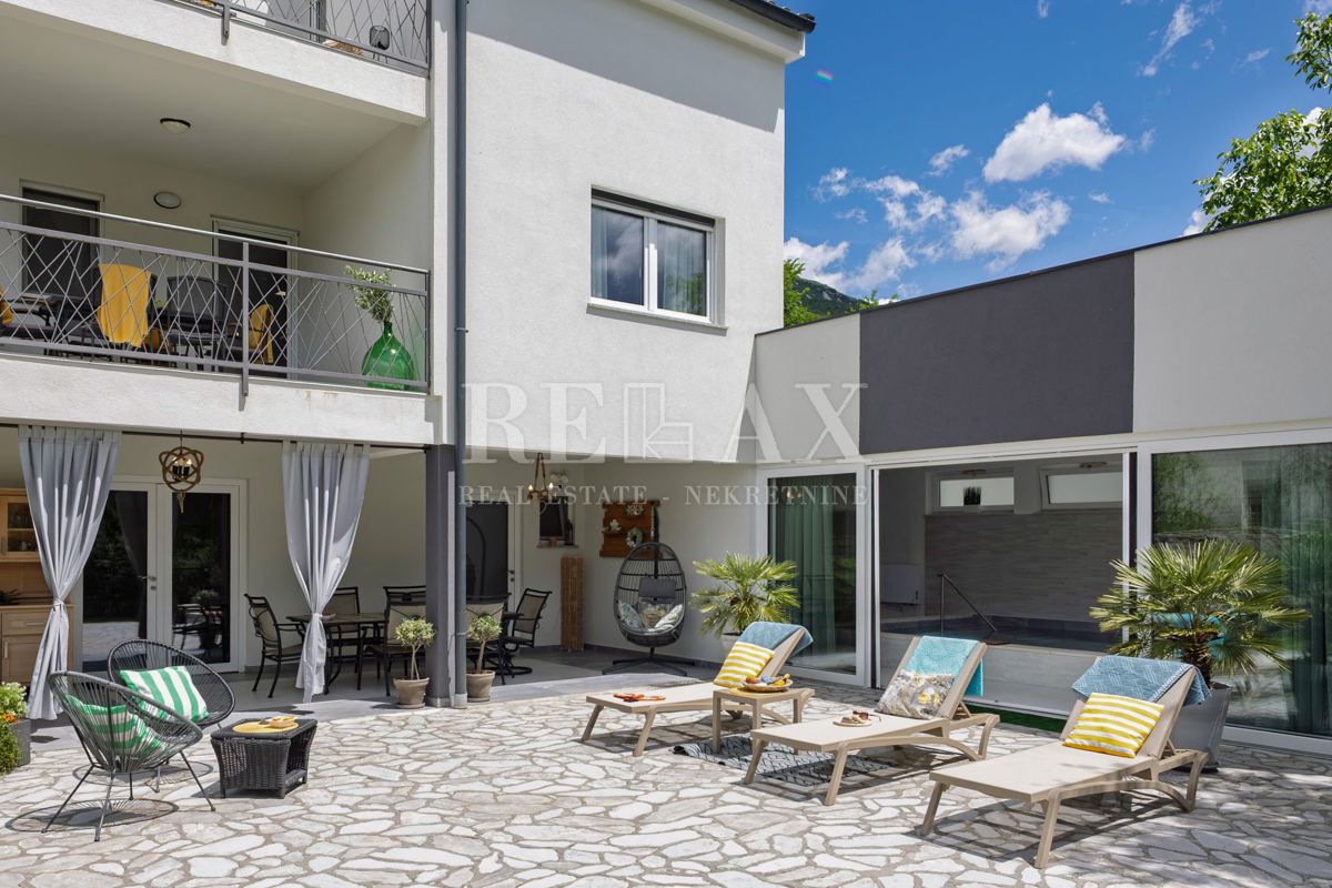 Tribalj - moderna vila z bazenom