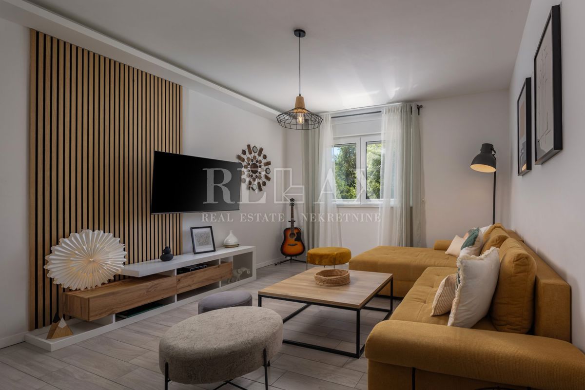 Tribalj - moderna vila z bazenom