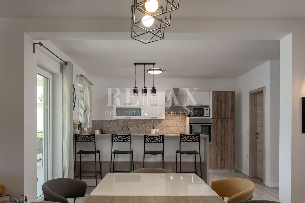 Tribalj - moderna vila z bazenom