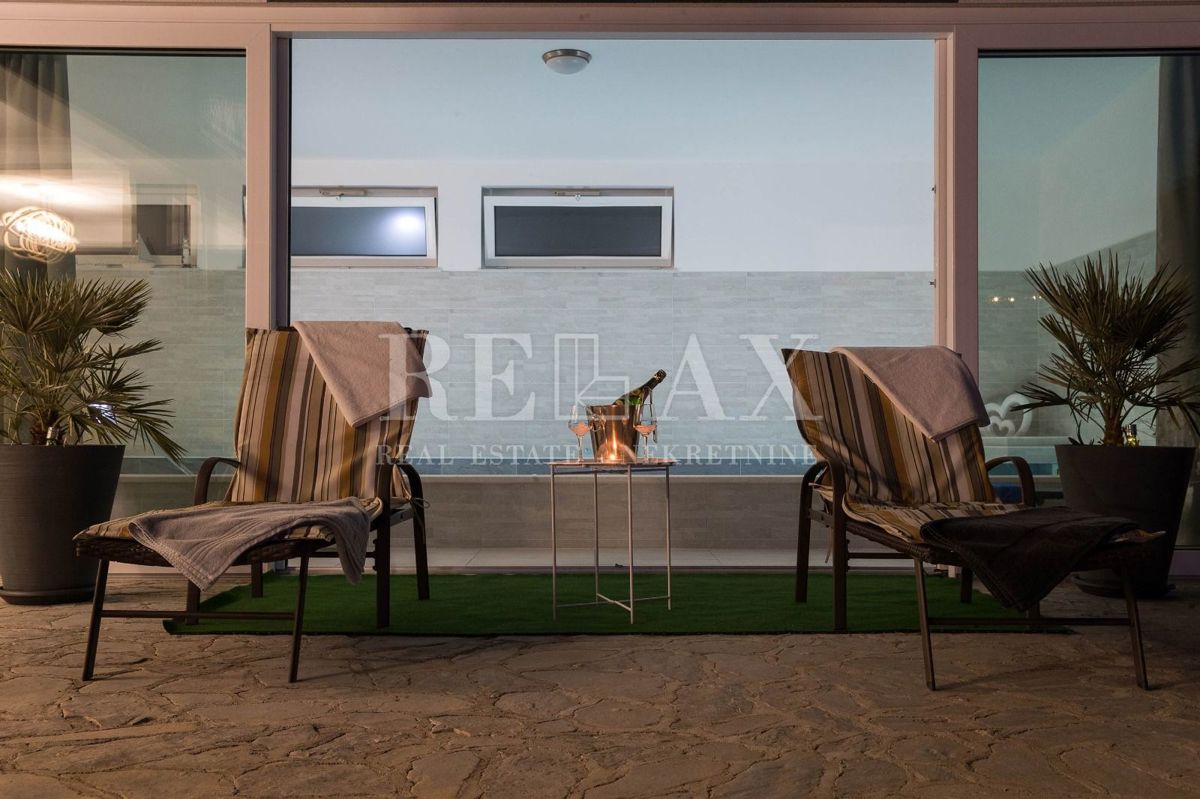 Tribalj - moderna vila z bazenom