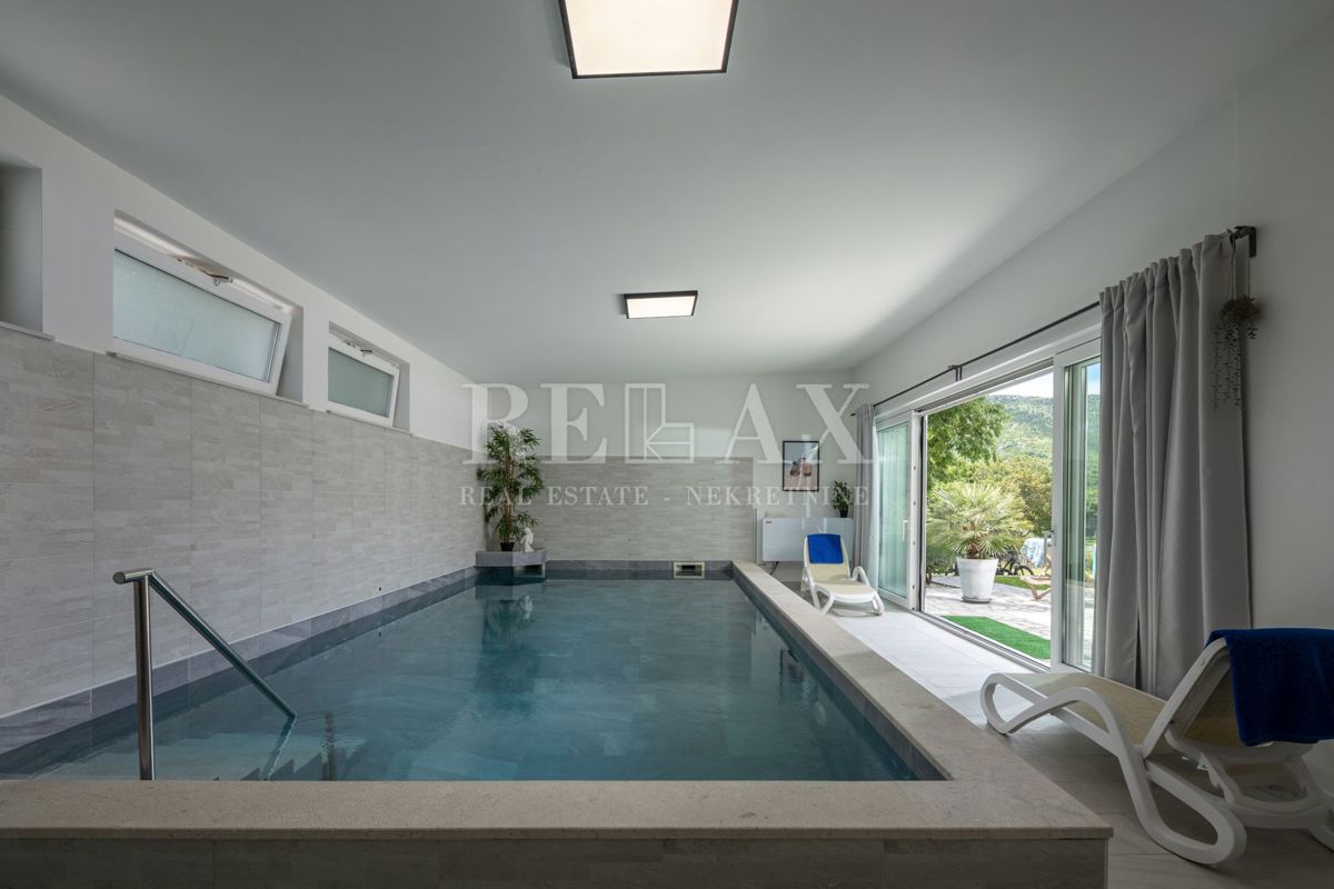 Tribalj - moderna vila z bazenom