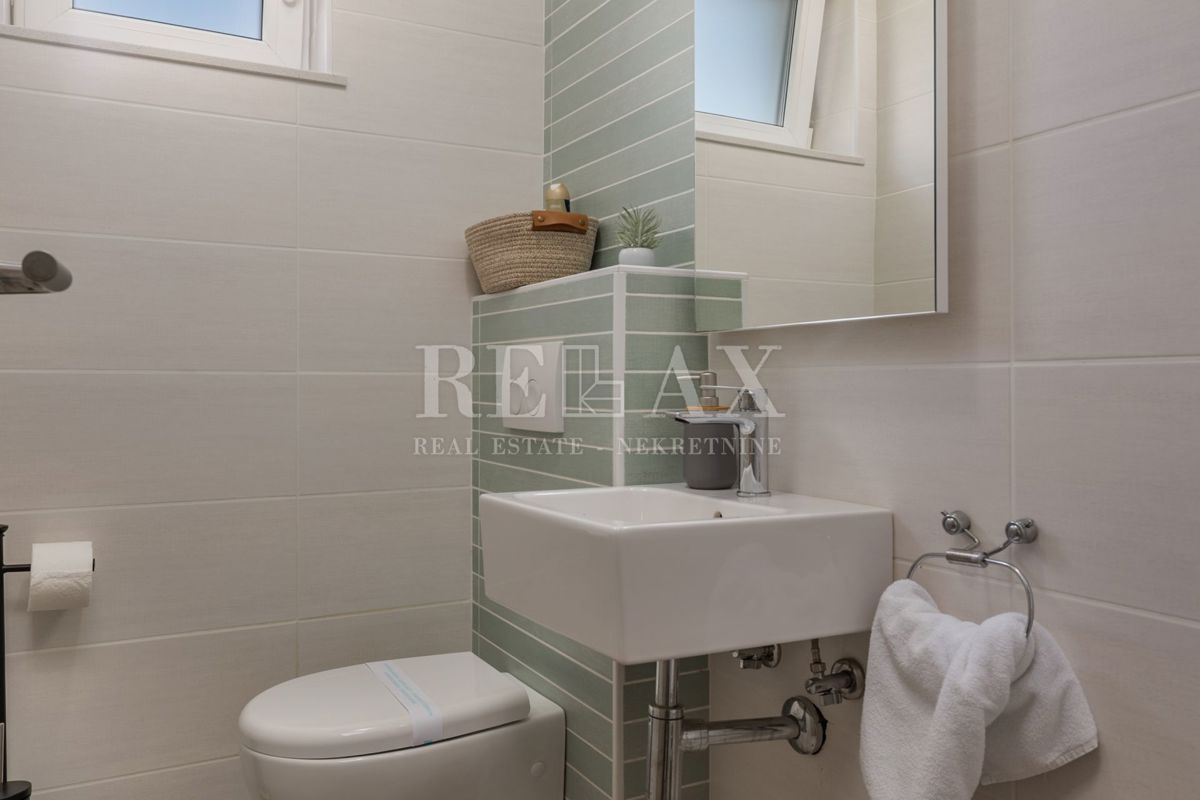 Tribalj - moderna vila z bazenom