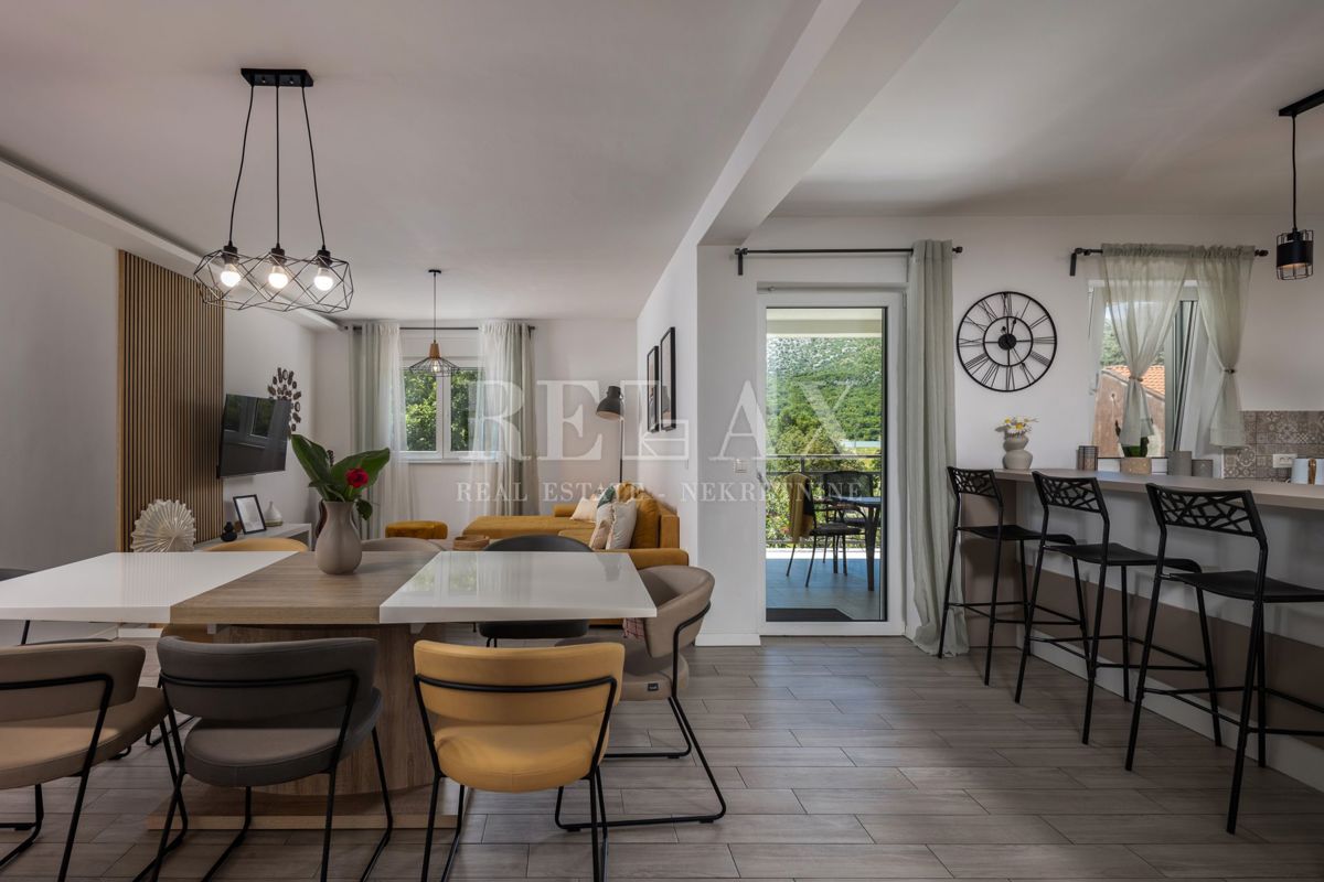 Tribalj - moderna vila z bazenom