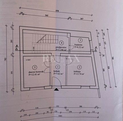Novi Vinodolski - hiša s 3 stanovanjskimi enotami