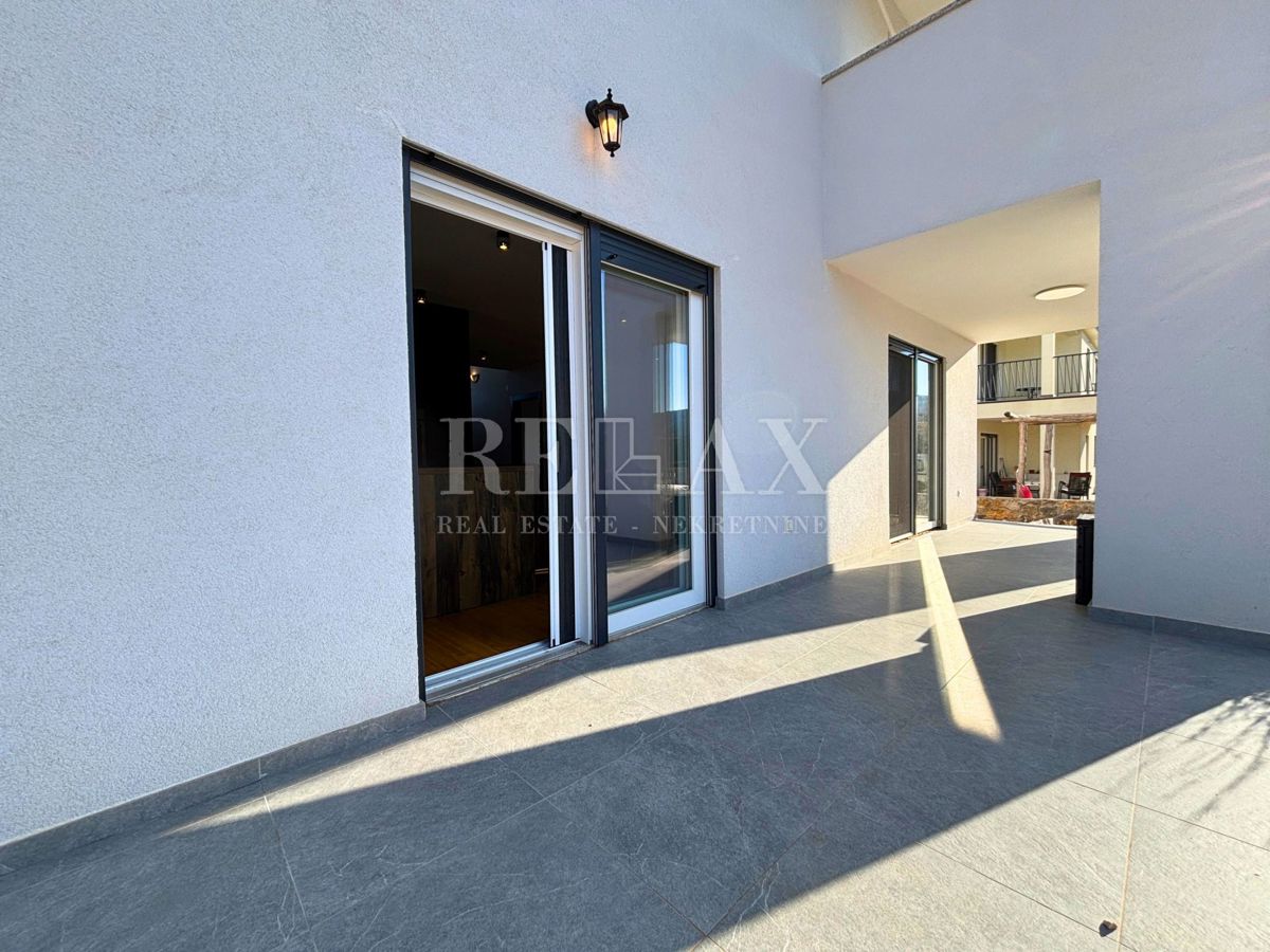 Otok Krk, Vrbnik - samostojna hiša z velikim vrtom