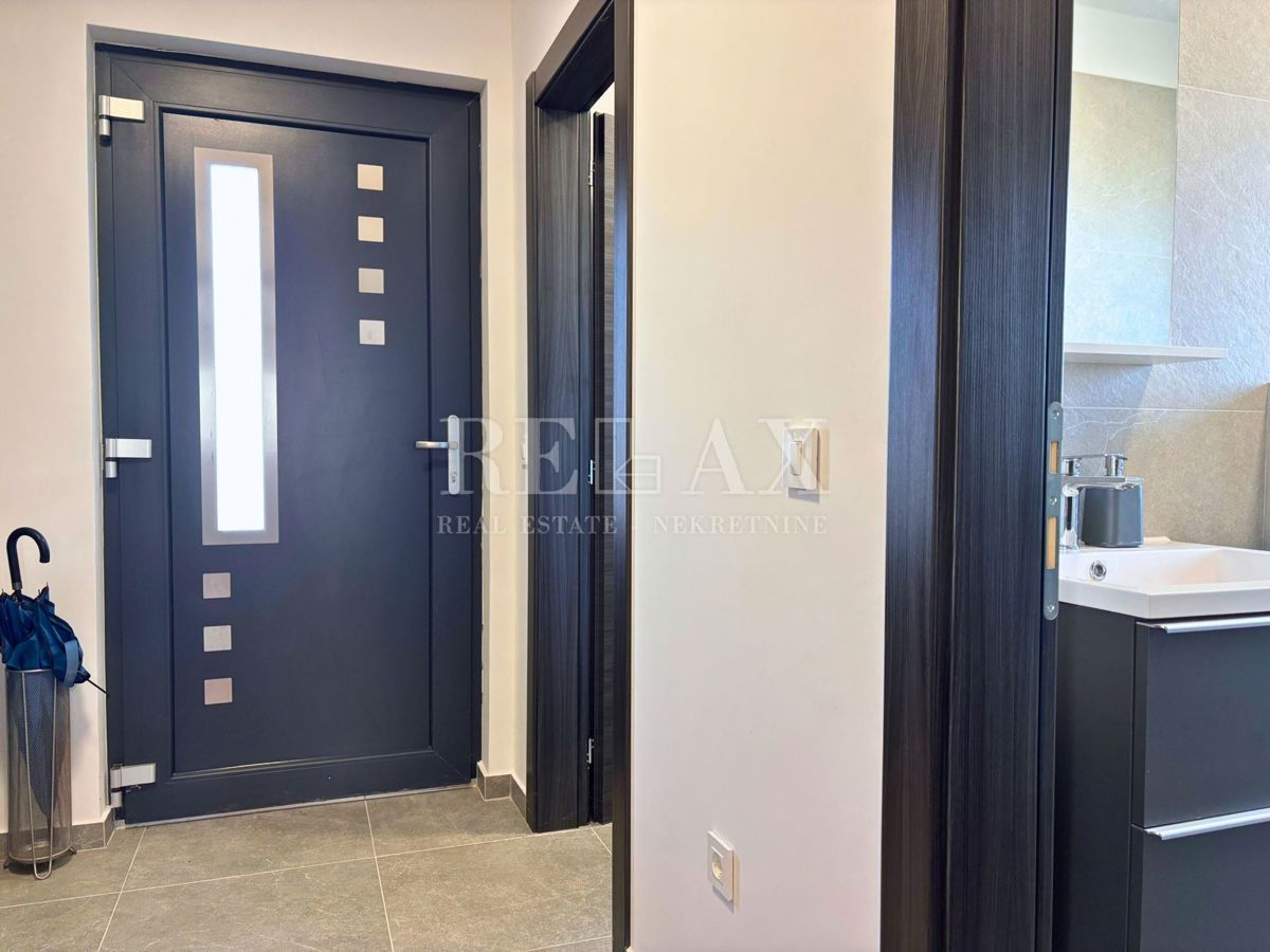 Otok Krk, Vrbnik - samostojna hiša z velikim vrtom