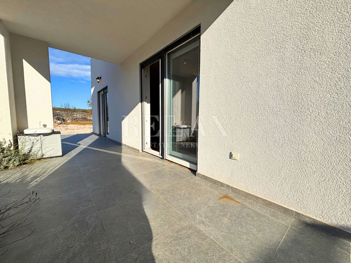 Otok Krk, Vrbnik - samostojna hiša z velikim vrtom