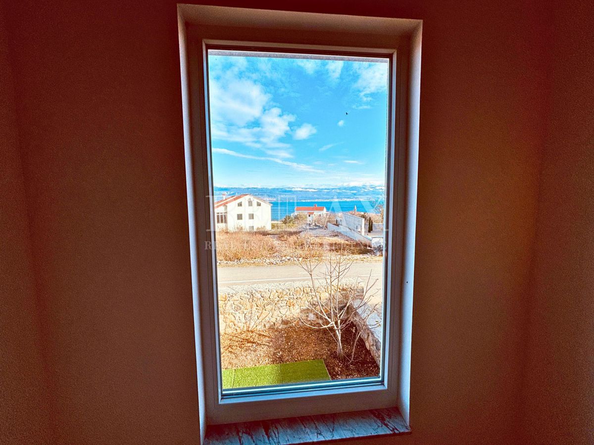 Otok Krk, Vrbnik - samostojna hiša z velikim vrtom