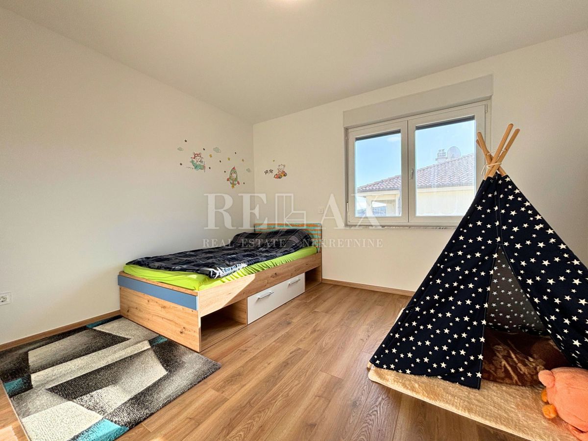 Otok Krk, Vrbnik - samostojna hiša z velikim vrtom