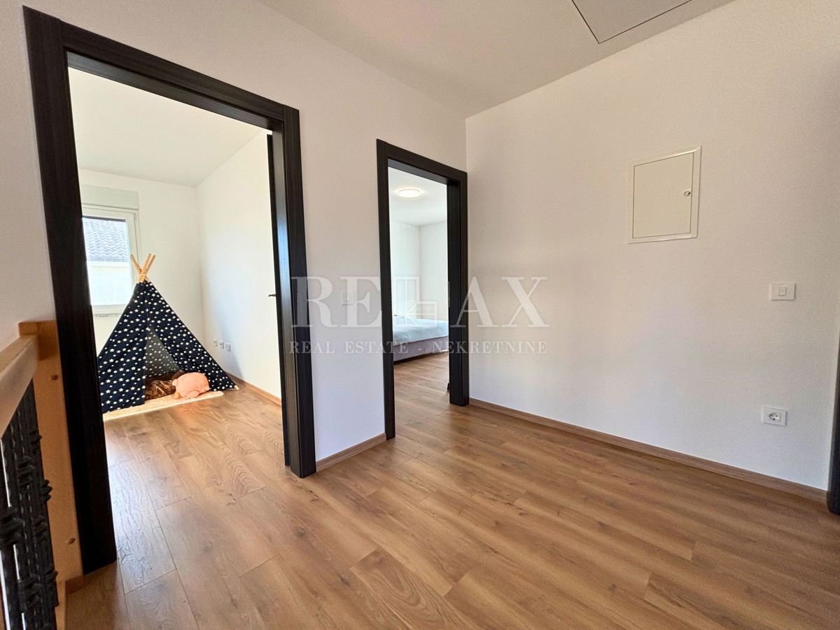 Otok Krk, Vrbnik - samostojna hiša z velikim vrtom