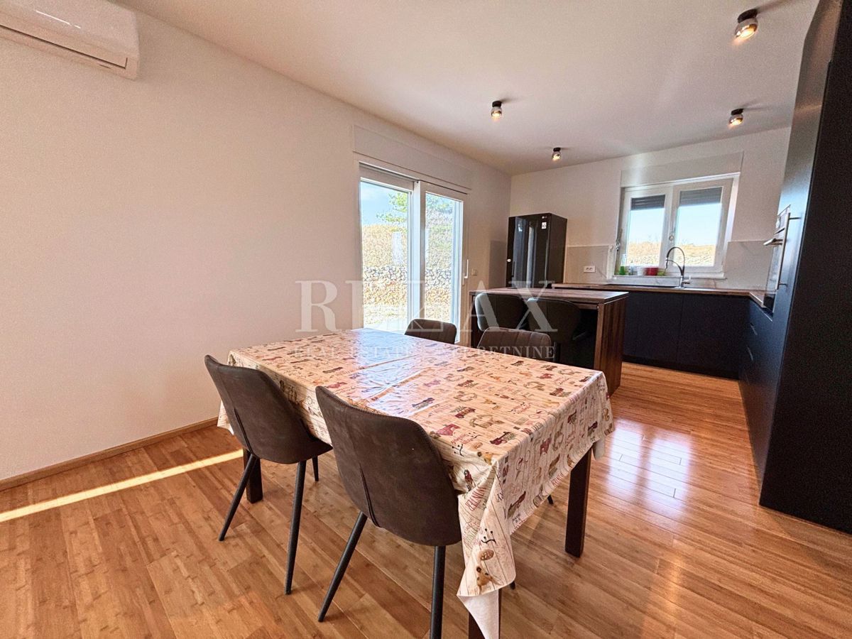 Otok Krk, Vrbnik - samostojna hiša z velikim vrtom