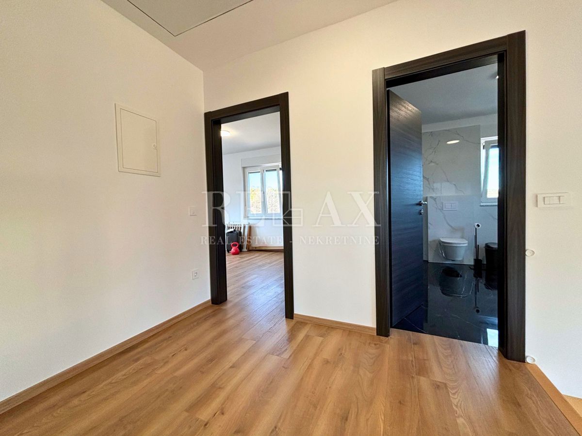 Otok Krk, Vrbnik - samostojna hiša z velikim vrtom