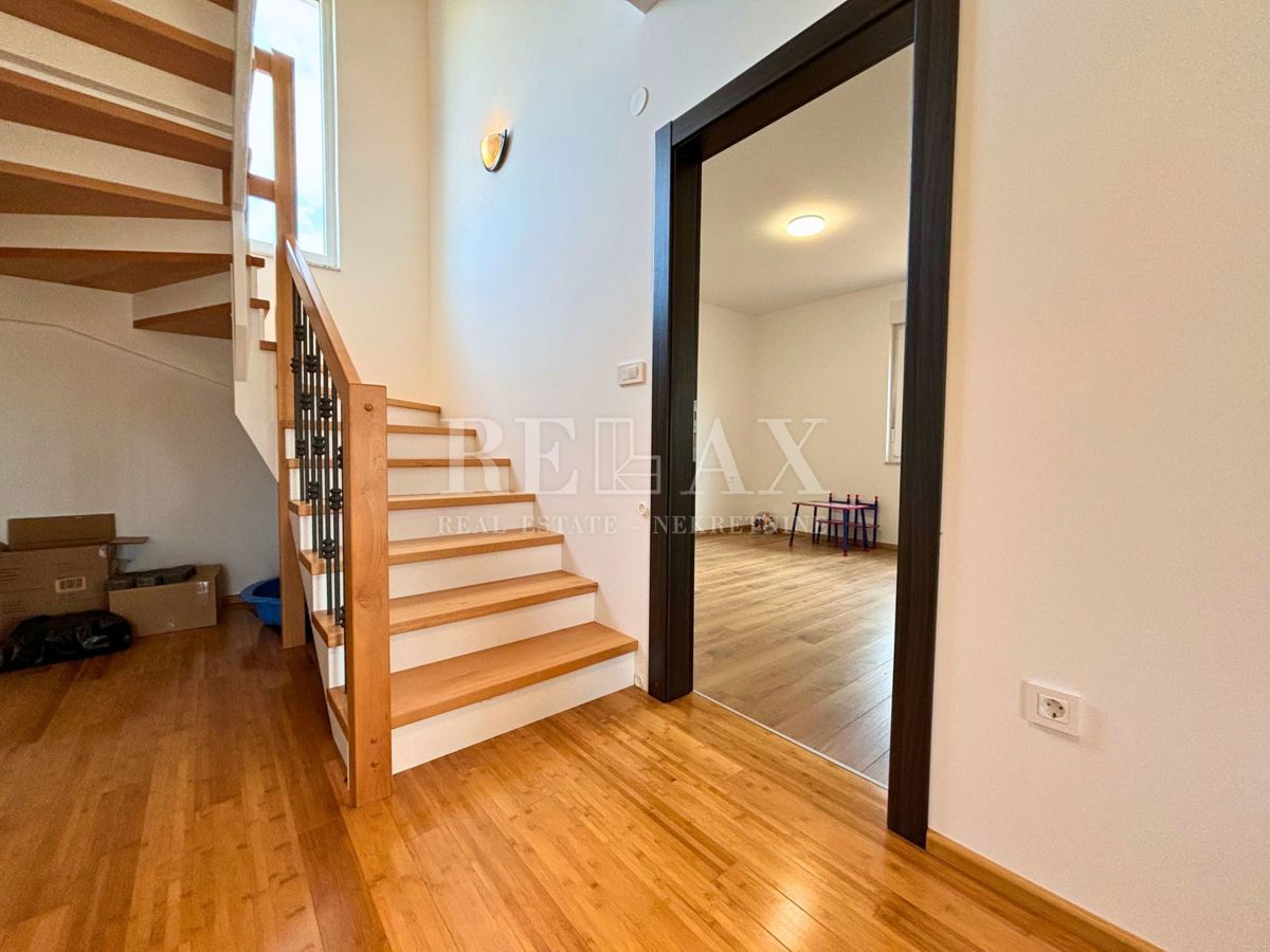 Otok Krk, Vrbnik - samostojna hiša z velikim vrtom