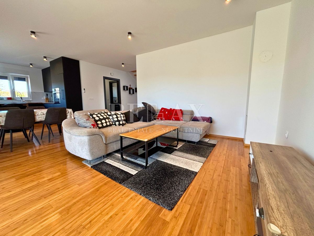 Otok Krk, Vrbnik - samostojna hiša z velikim vrtom