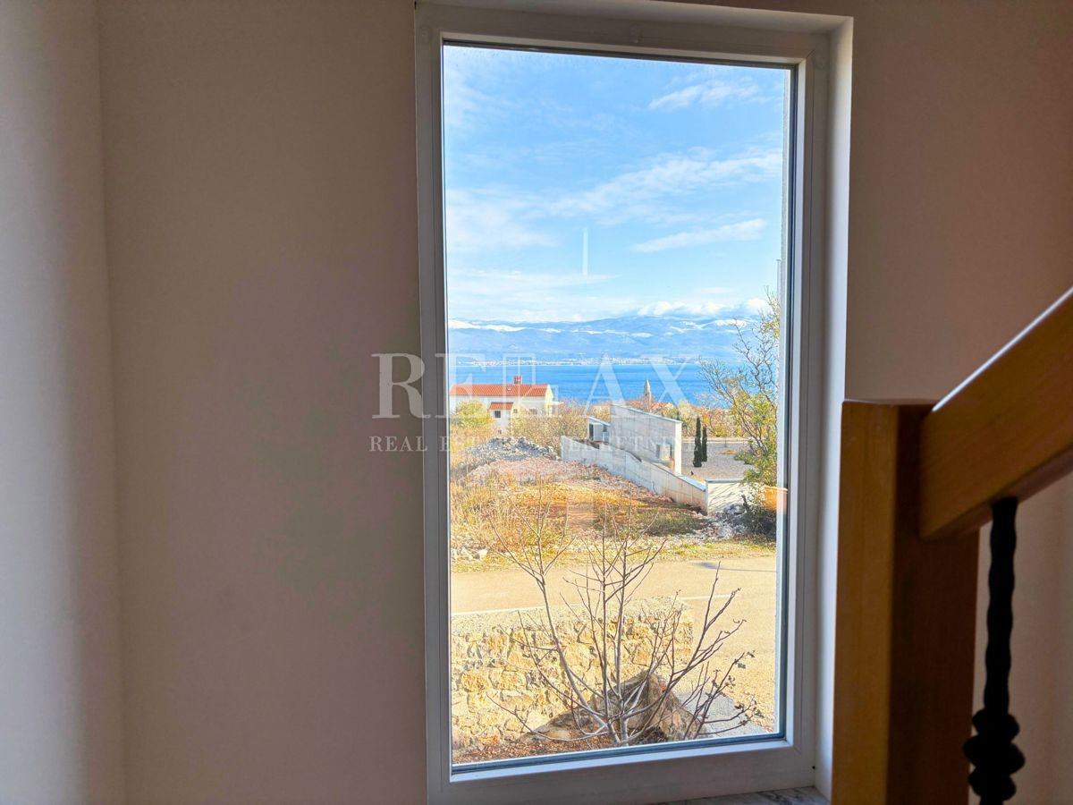 Otok Krk, Vrbnik - samostojna hiša z velikim vrtom