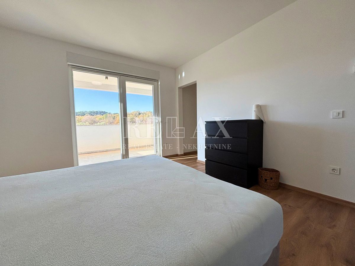 Otok Krk, Vrbnik - samostojna hiša z velikim vrtom