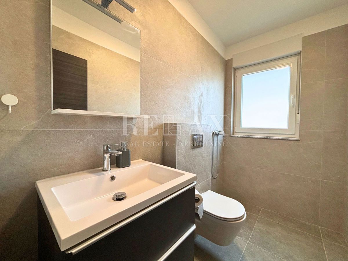 Otok Krk, Vrbnik - samostojna hiša z velikim vrtom