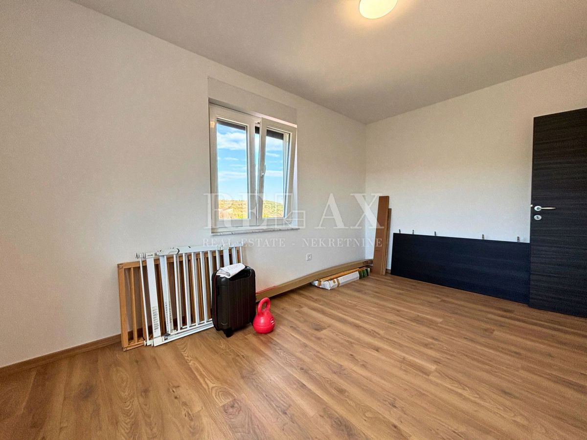 Otok Krk, Vrbnik - samostojna hiša z velikim vrtom