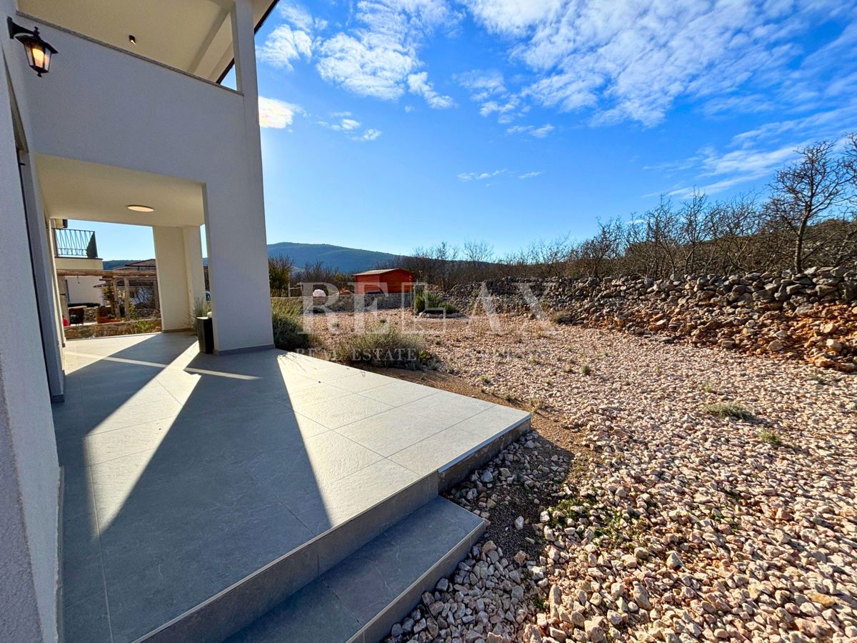 Otok Krk, Vrbnik - samostojna hiša z velikim vrtom