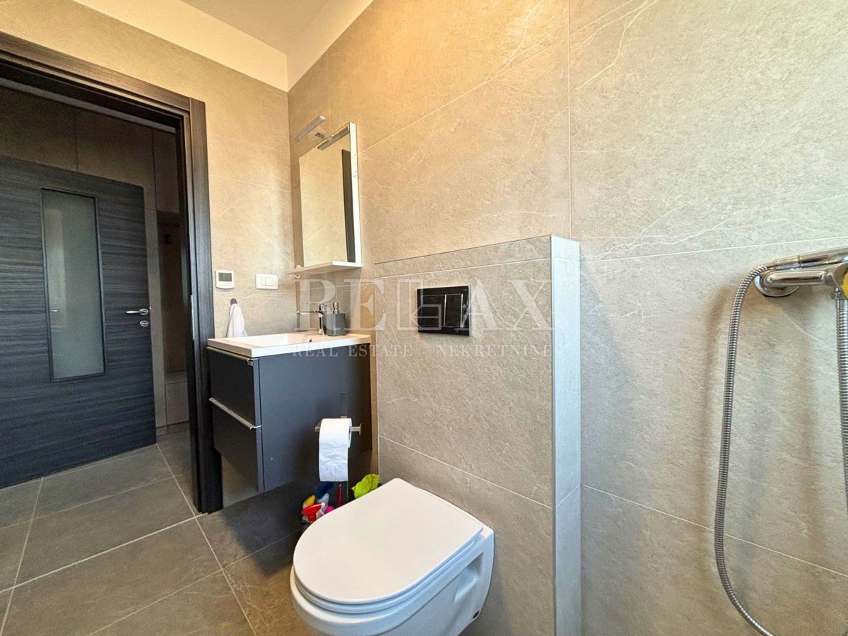 Otok Krk, Vrbnik - samostojna hiša z velikim vrtom