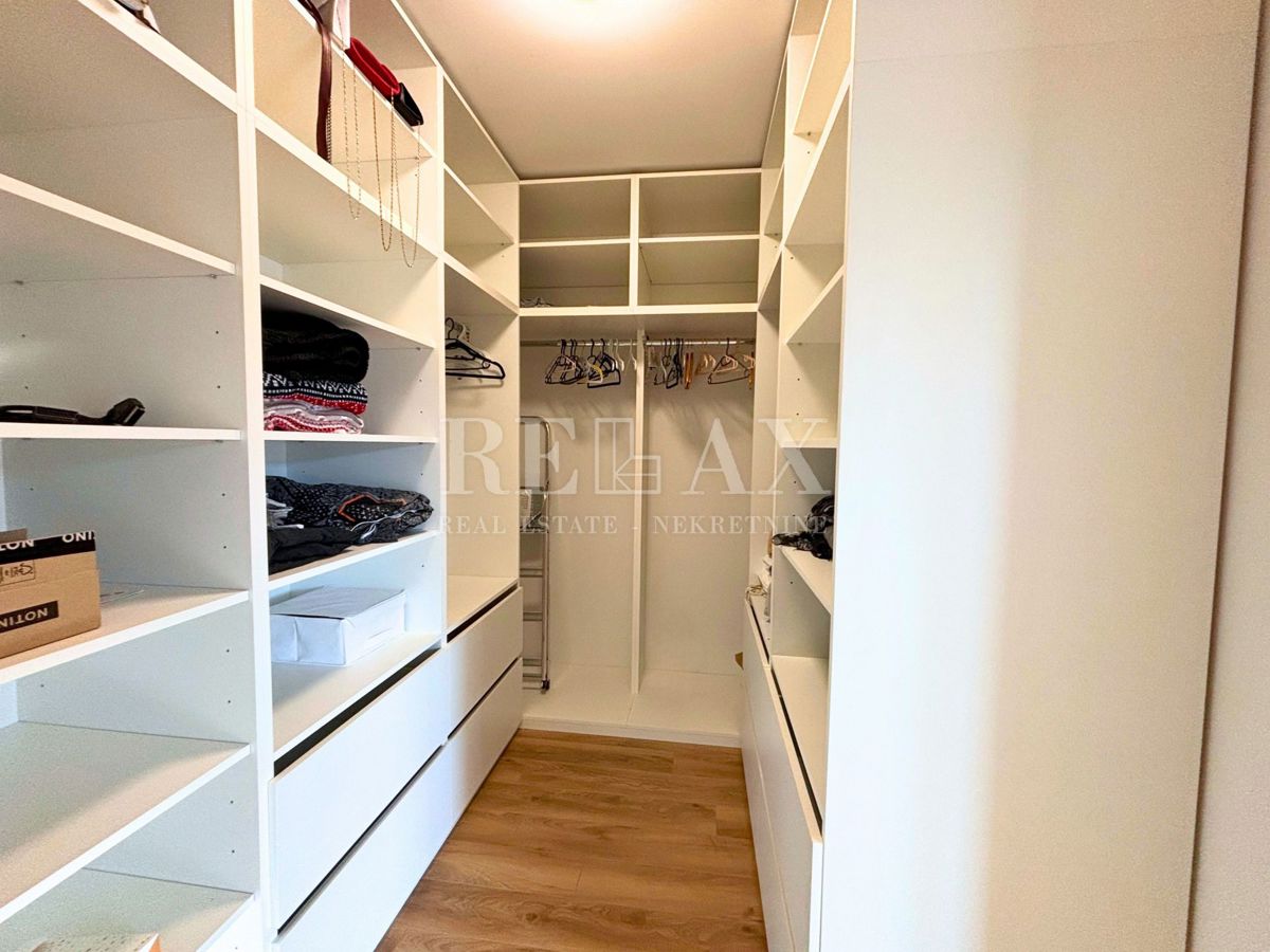 Otok Krk, Vrbnik - samostojna hiša z velikim vrtom