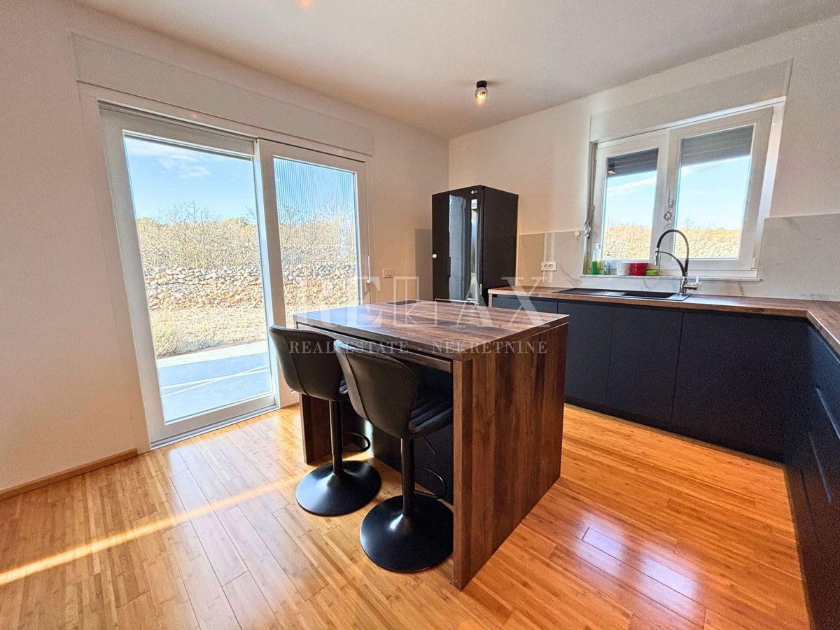 Otok Krk, Vrbnik - samostojna hiša z velikim vrtom