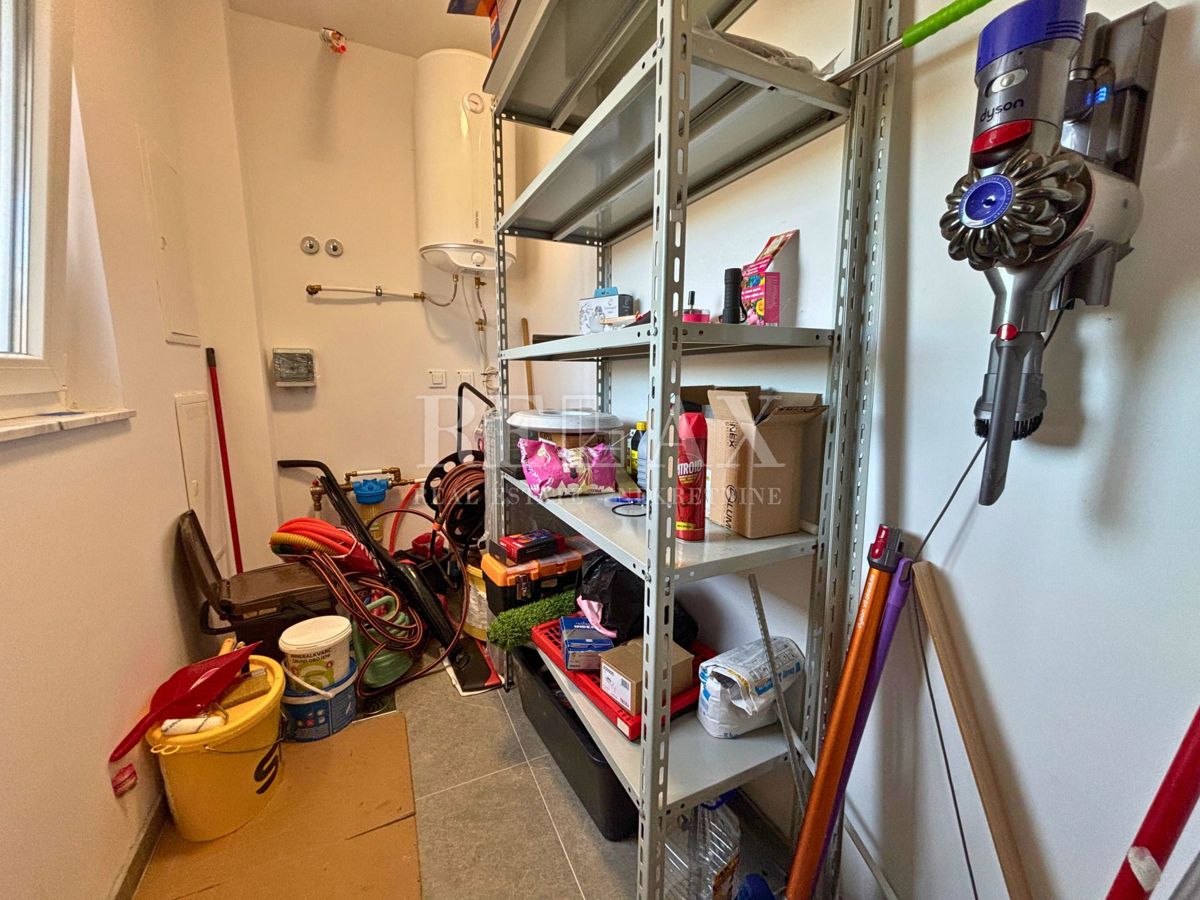 Otok Krk, Vrbnik - samostojna hiša z velikim vrtom