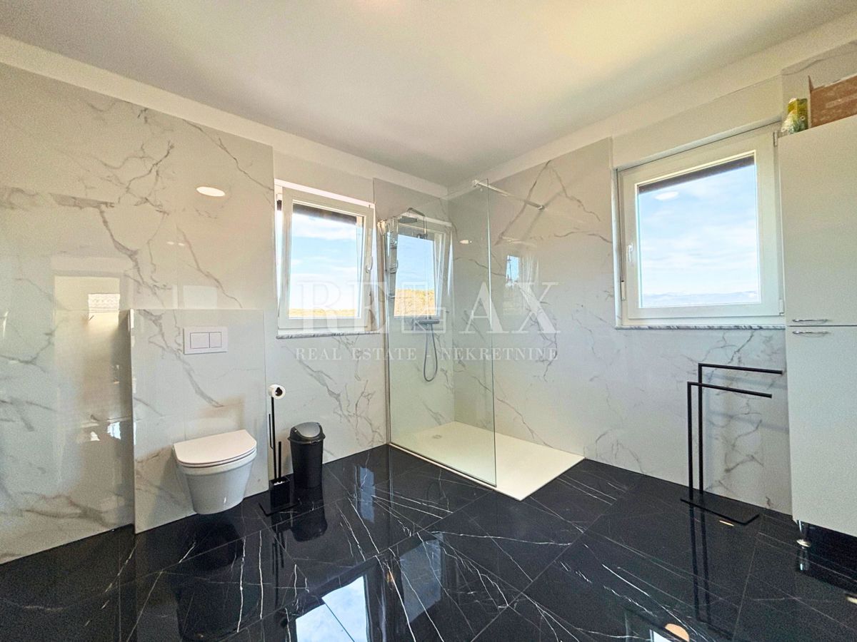 Otok Krk, Vrbnik - samostojna hiša z velikim vrtom