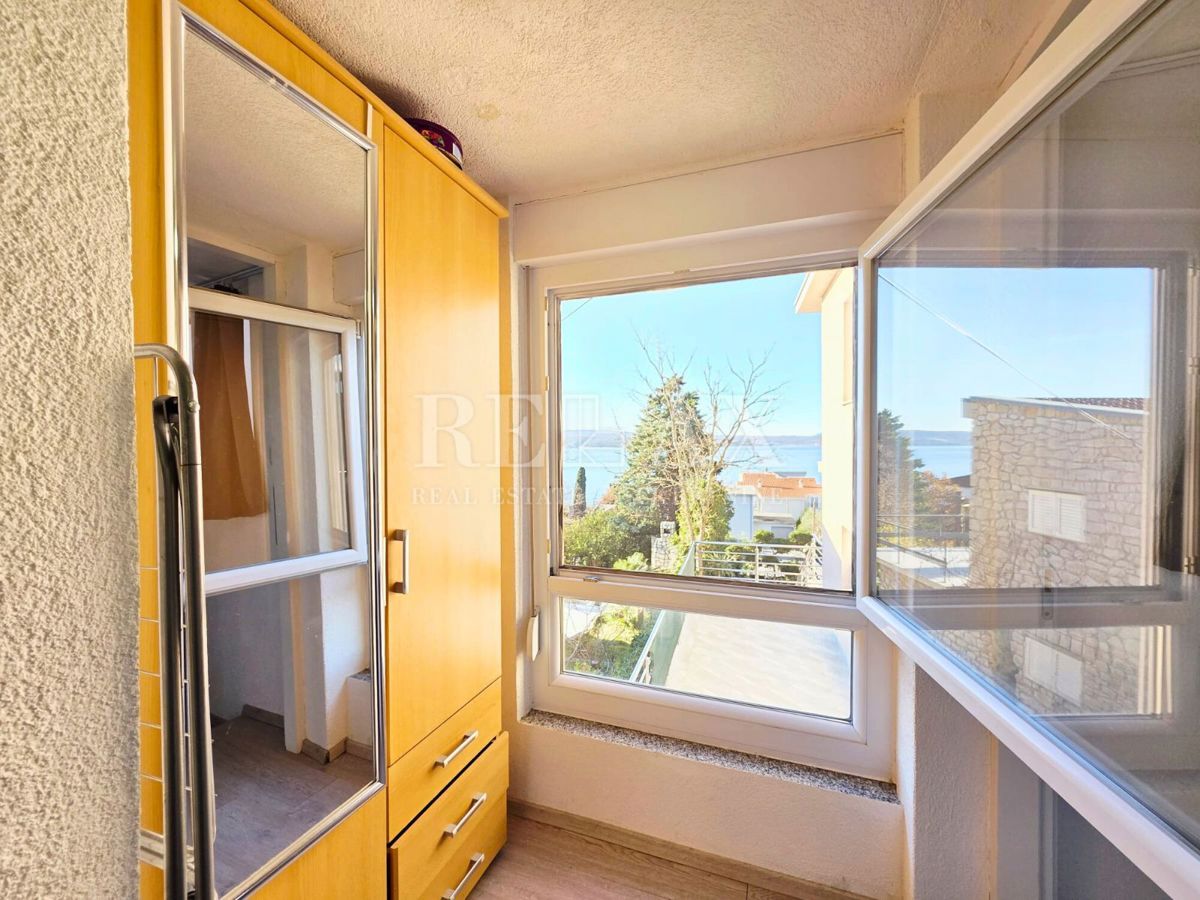 Crikvenica - hiša z 2 apartmajema, 180 m od plaže