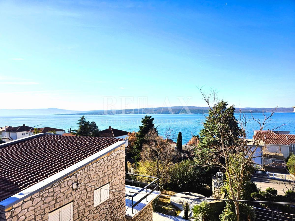Crikvenica - hiša z 2 apartmajema, 180 m od plaže
