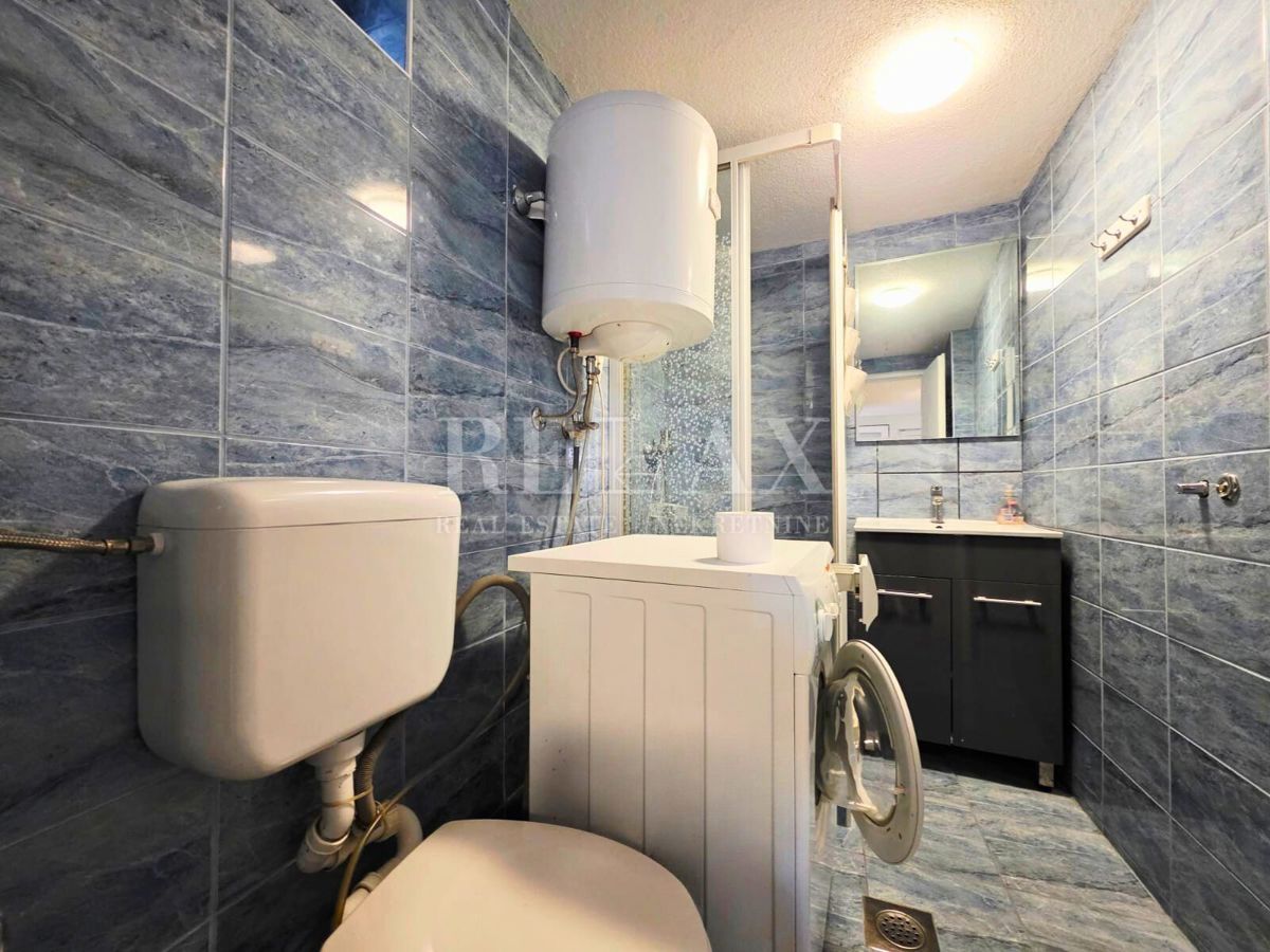 Crikvenica - hiša z 2 apartmajema, 180 m od plaže