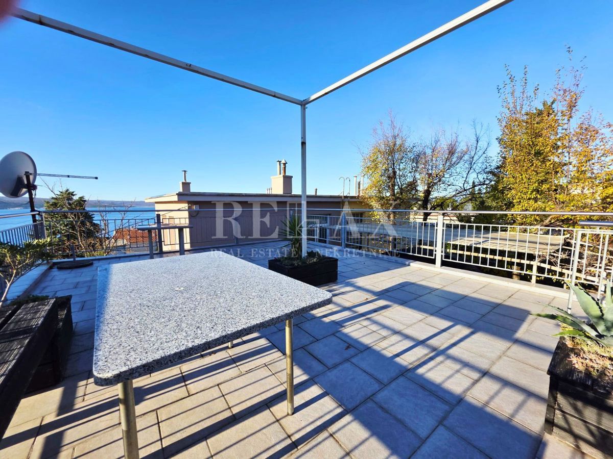 Crikvenica - hiša z 2 apartmajema, 180 m od plaže