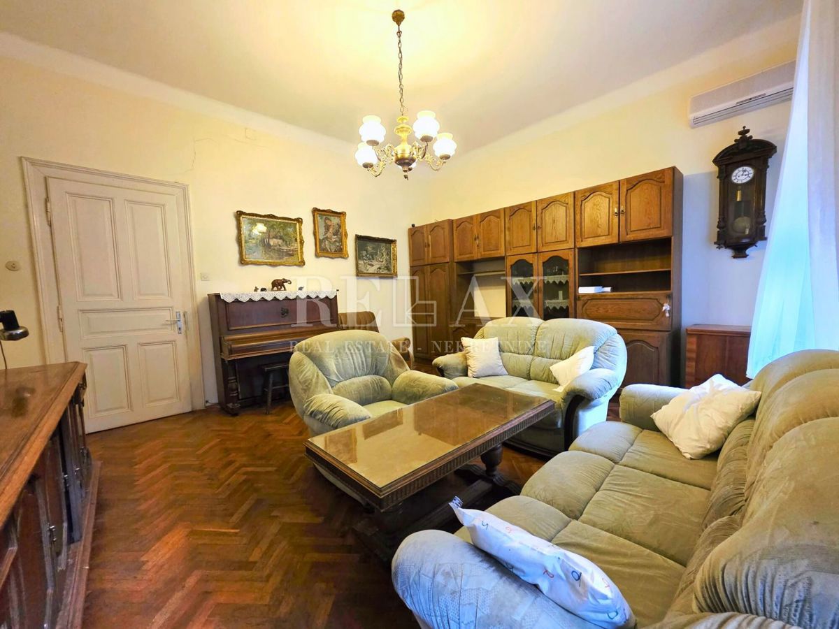 Crikvenica - del hiše 1. vrsta do morja