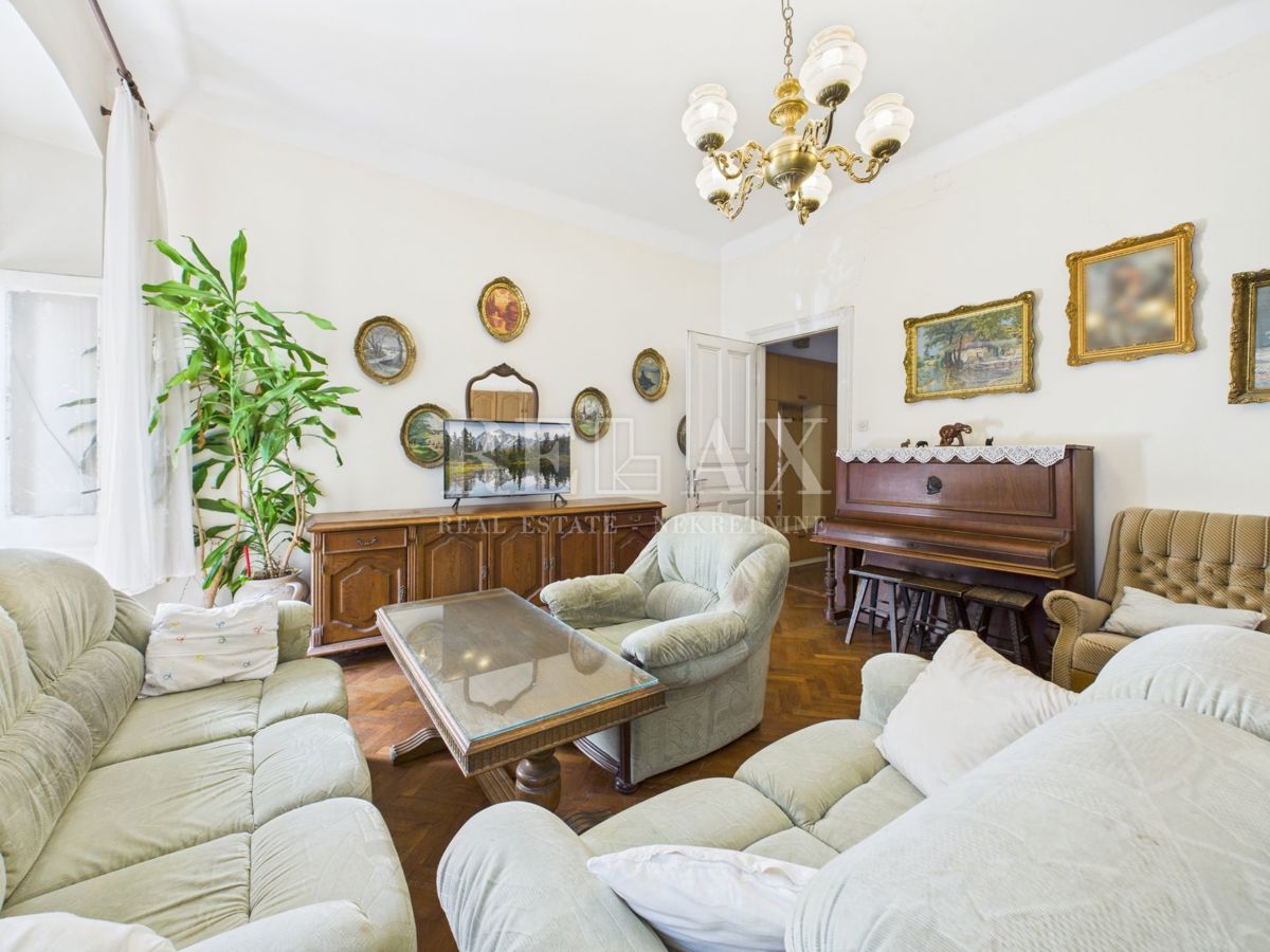 Crikvenica - del hiše 1. vrsta do morja