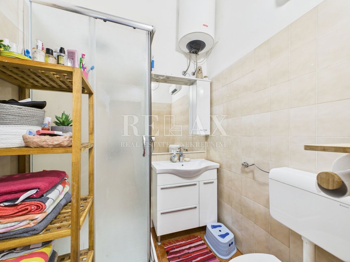 Crikvenica - del hiše 1. vrsta do morja