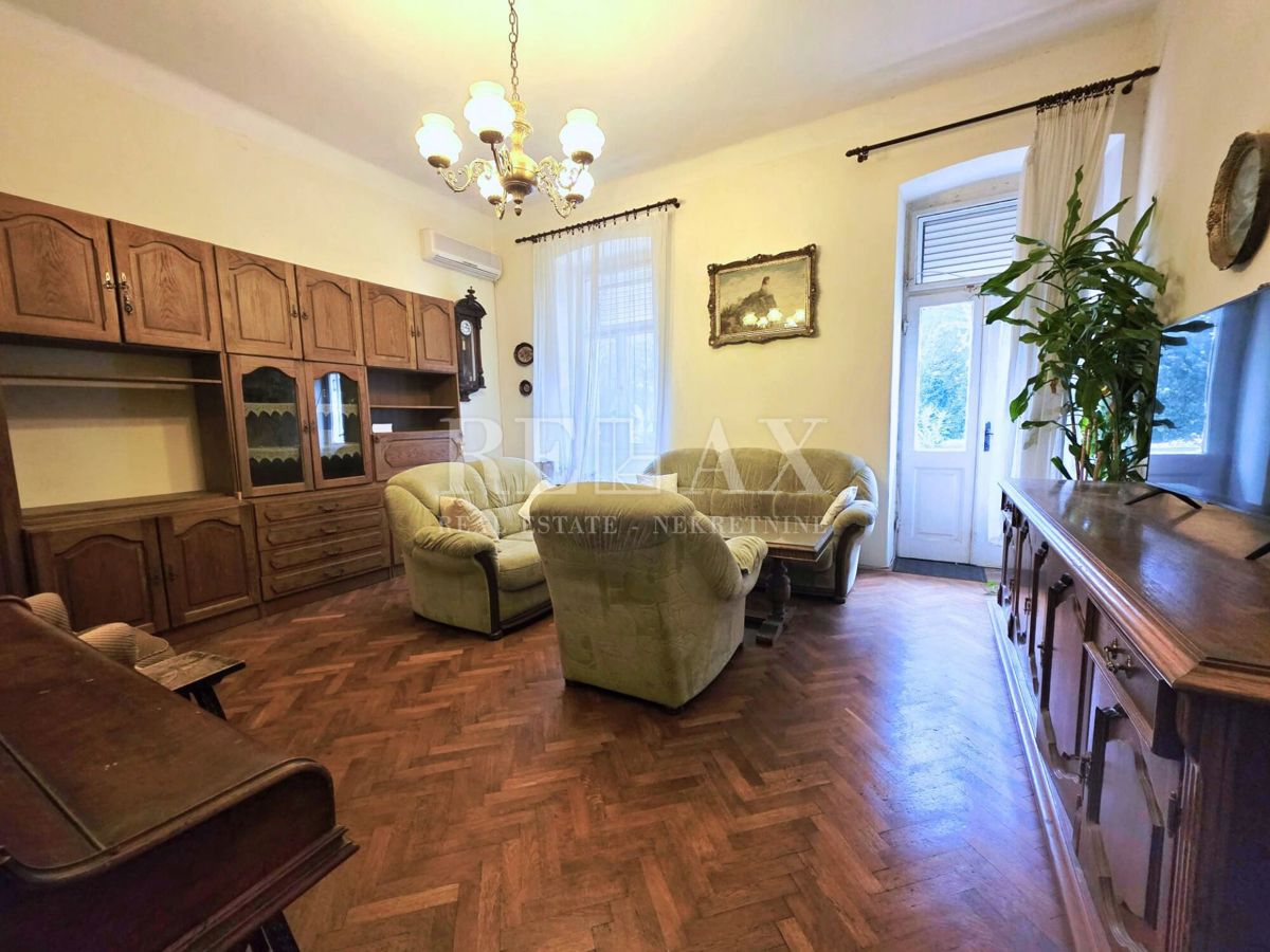 Crikvenica - del hiše 1. vrsta do morja