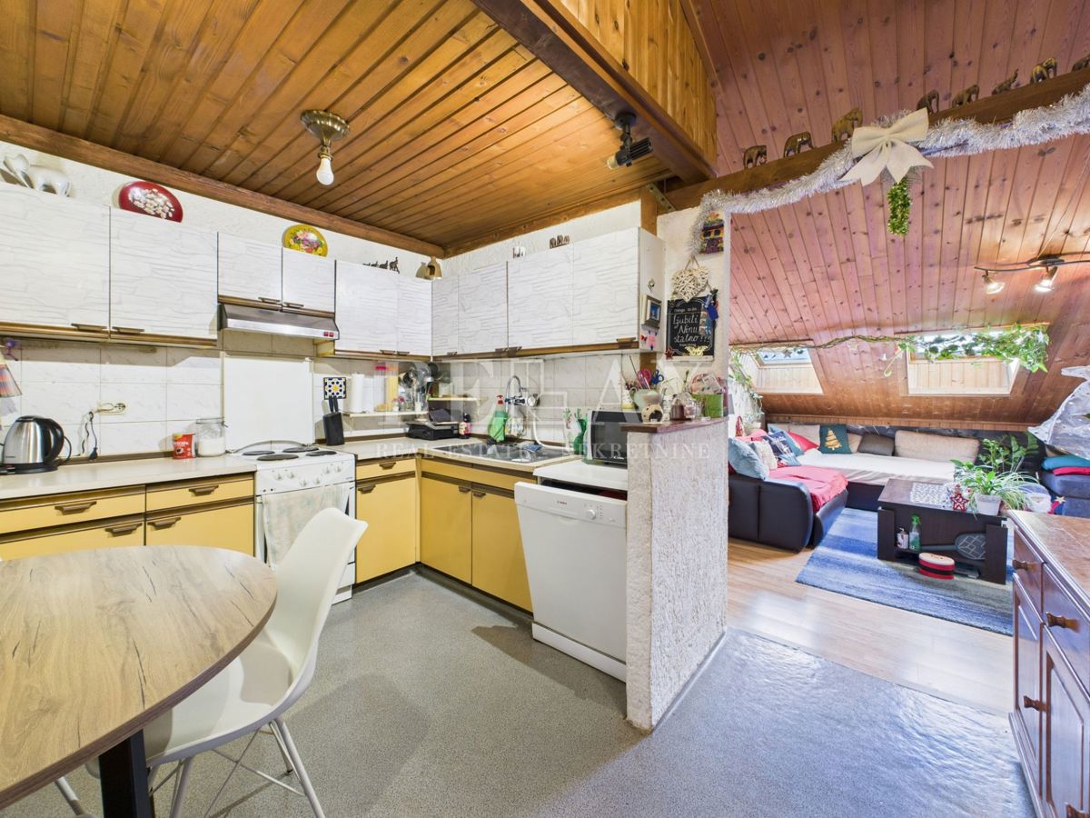 Crikvenica - del hiše 1. vrsta do morja