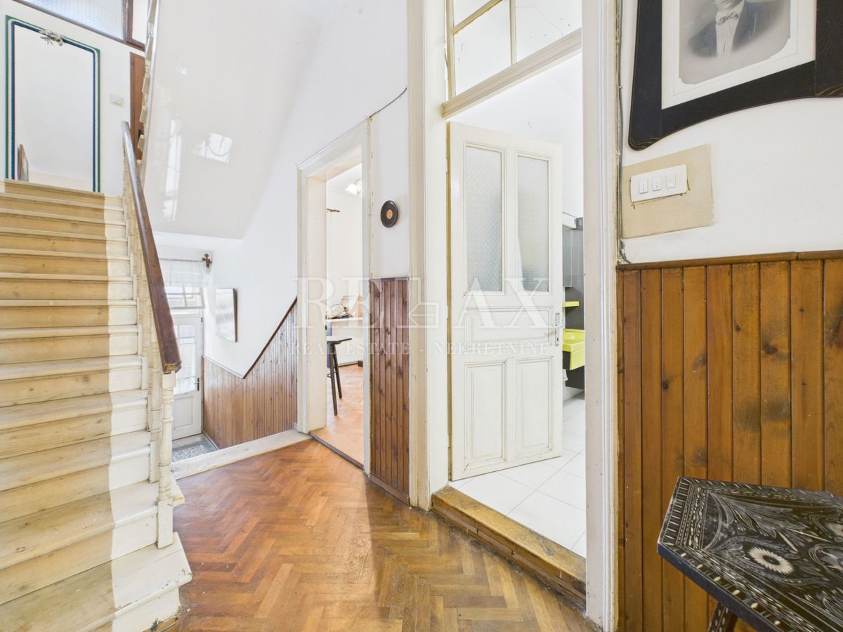 Crikvenica - del hiše 1. vrsta do morja