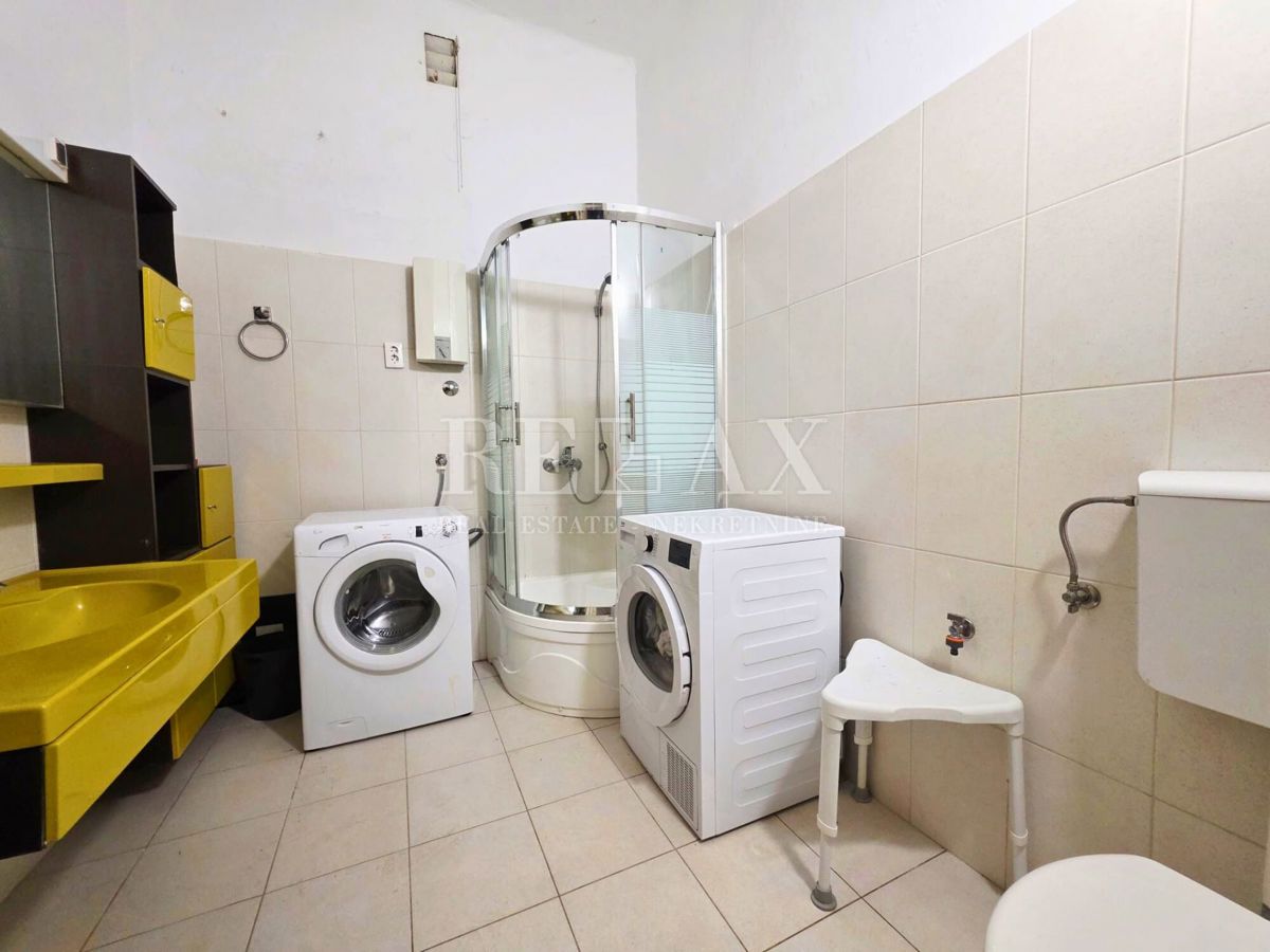 Crikvenica - del hiše 1. vrsta do morja