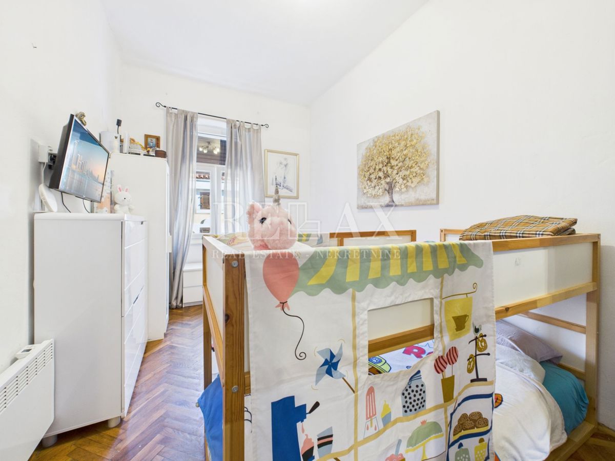 Crikvenica - del hiše 1. vrsta do morja