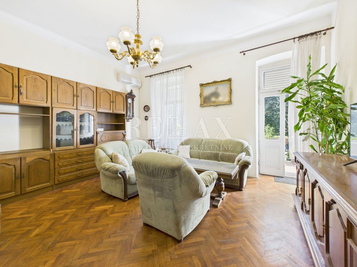 Crikvenica - del hiše 1. vrsta do morja