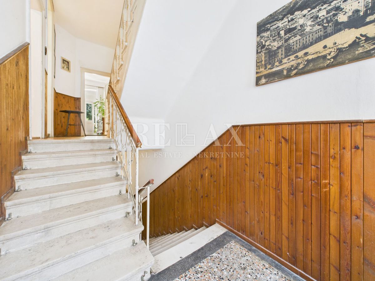 Crikvenica - del hiše 1. vrsta do morja