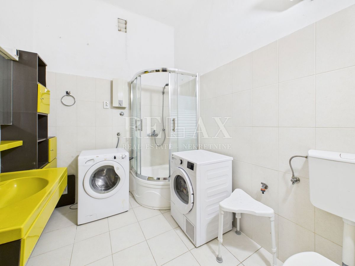 Crikvenica - del hiše 1. vrsta do morja