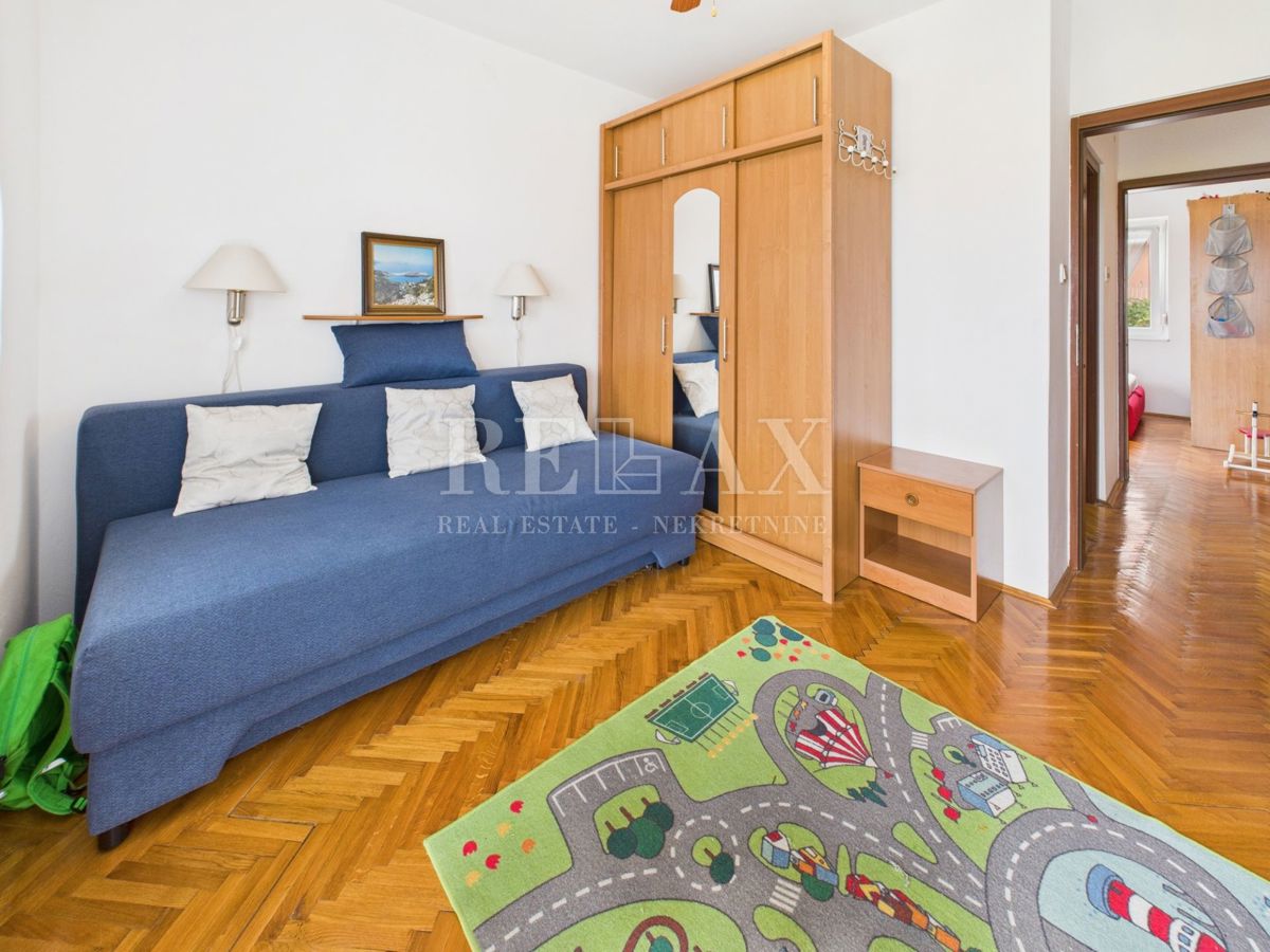 Crikvenica - trosobno stanovanje z garažo